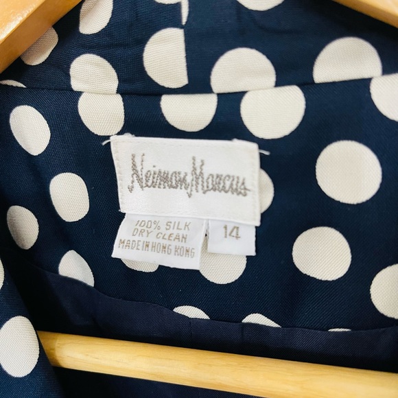 Beautiful Vintage Silk dress by Neiman Marcus. Size M ( vintage size 14) - Picture 7 of 14